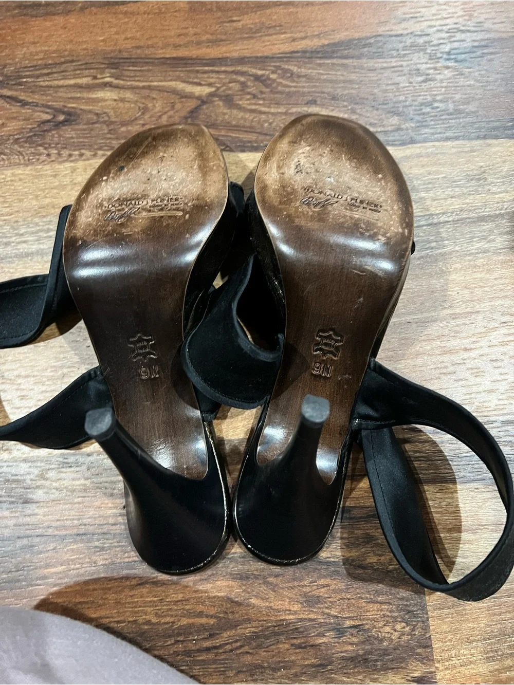 Donald J. Pliner Black Strappy Block Heels Size 9N EUC - Picture 4 of 4